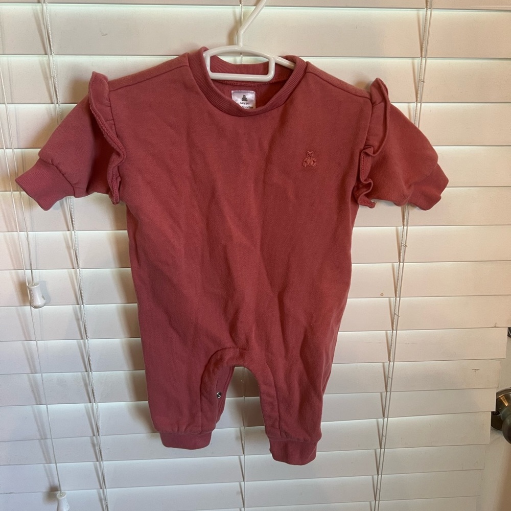Gap, fleece play suit 0-3M